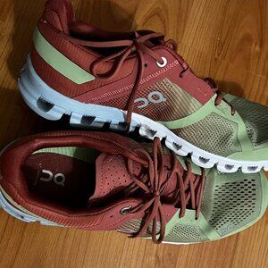 On Cloud Women's Cloudflow s10 in Guava/Dust Rose